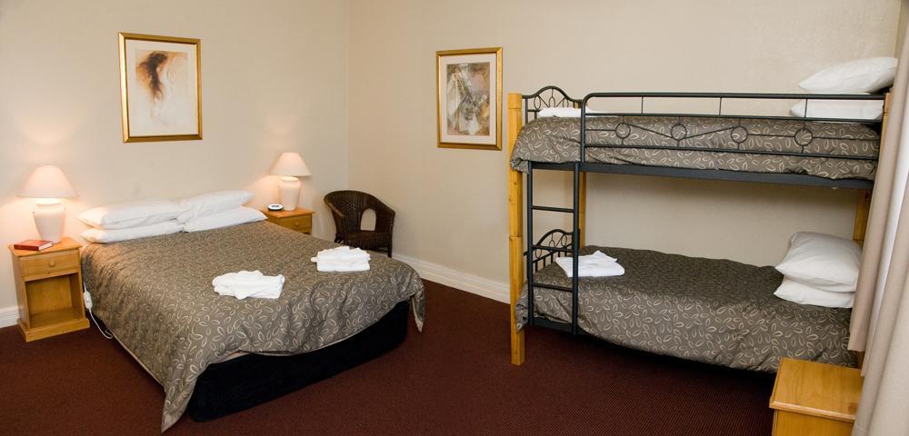 The Alpine Hotel Cooma Room photo